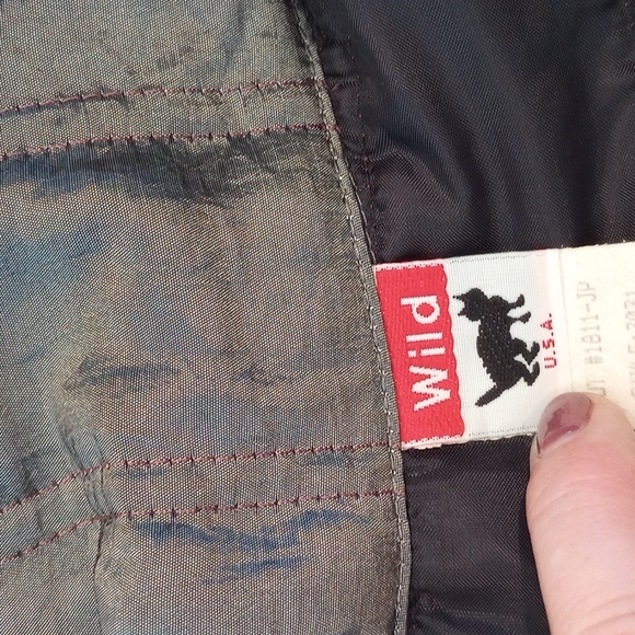 Wild, Ladies, Puffer Vest Size:M Color: Silver - Picture 8 of 9